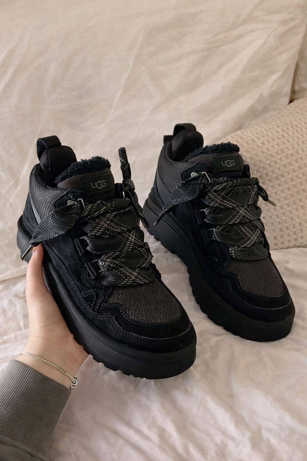 FLUFFY COMFY SNEAKER